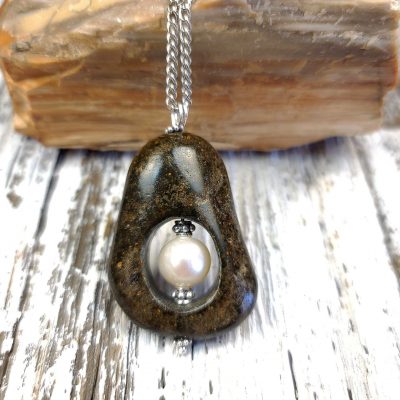 River Rock with 12mm Freshwater Pearl
