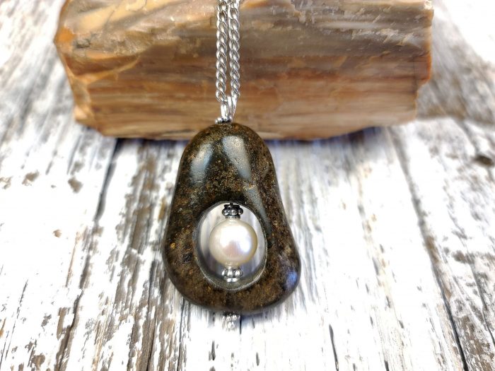 River Rock with 12mm Freshwater Pearl